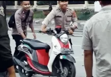 Demo Tolak Omnibus Law Ricuh, Motor Jurnalis Ikut Rusak Demo Tolak Omnibus Law Ricuh, Motor Jurnalis Ikut Rusak