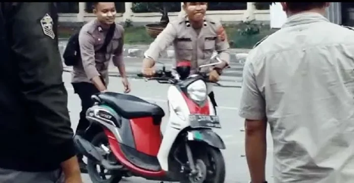 Demo Tolak Omnibus Law Ricuh, Motor Jurnalis Ikut Rusak
