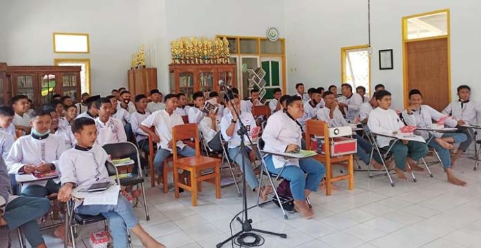 OJK Edukasi Keuangan di Pondok Pesantren Kolaka