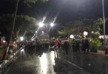 Massa Aksi Demo di Kolaka Bubarkan Diri setelah Dipukul Mundur Massa Aksi Demo di Kolaka Bubarkan Diri setelah Dipukul Mundur