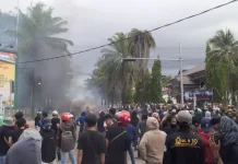 Demo Omnibus Law, Mahasiswa – Polisi Saling Serang di Depan Gedung DPRD Sultra AJI Kendari dan IJTI Sultra Tuntut Pembatalan UU Omnibus Law