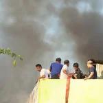 Satu Rumah yang Dihuni 8 KK di Baubau Ludes Terbakar Satu Rumah yang Dihuni 8 KK di Baubau Ludes Terbakar