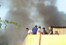 Satu Rumah yang Dihuni 8 KK di Baubau Ludes Terbakar Satu Rumah yang Dihuni 8 KK di Baubau Ludes Terbakar