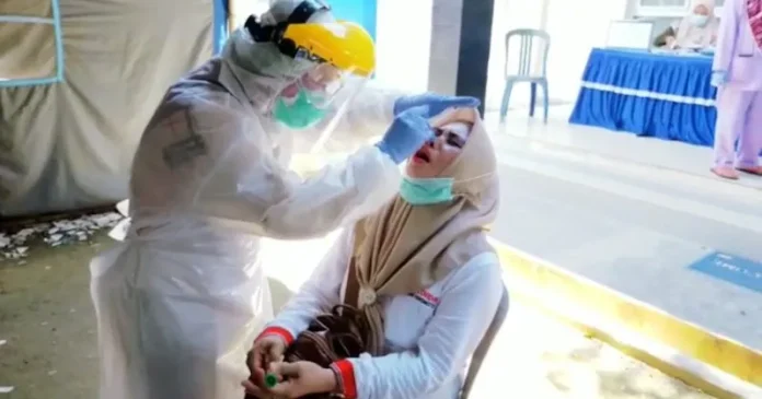 swab Petugas Medis di Sultra Jalani Tes Swab Massa