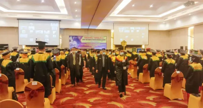 wisuda Wisudakan 132 RPL dan Reguler Virtual , Ini pesan Direktur Poltekkes Kendari