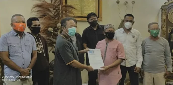 Yakinkan Azhari Maju di Pilkada Buteng 2022, Masyarakat Serahkan Berkas Pernyataan Dukungan