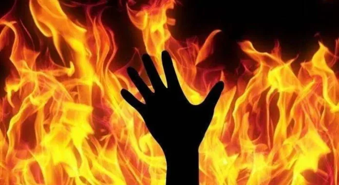 PSX_20201118_184256 Ilustrasi dibakar, terbakar