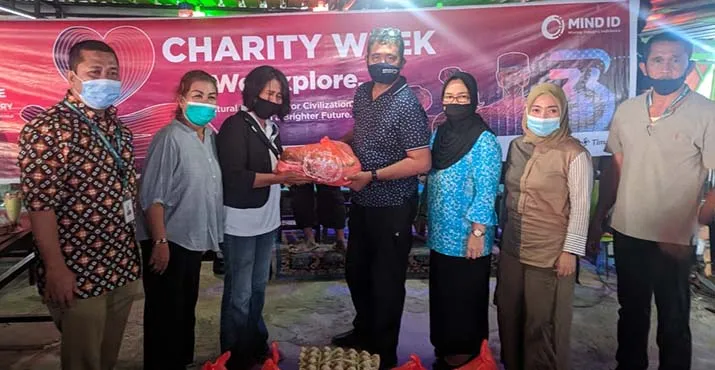 PT Antam Beri Bantuan APD dan Alat Olahraga ke Pemkab Kolaka