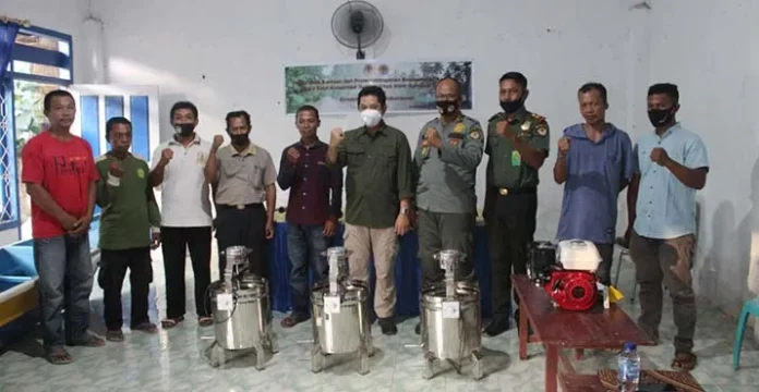 BKSDA Sultra Serahkan Bantuan ke Warga Sekitar Kawasan Konservasi di Buton