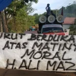 Blokade Berlanjut, Massa Ancam Fondasi Jalan Lambuya-Motaha Blokade Berlanjut, Massa Ancam Fondasi Jalan Lambuya-Motaha