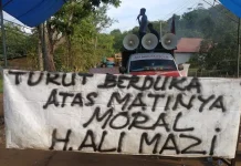 Blokade Berlanjut, Massa Ancam Fondasi Jalan Lambuya-Motaha Blokade Berlanjut, Massa Ancam Fondasi Jalan Lambuya-Motaha