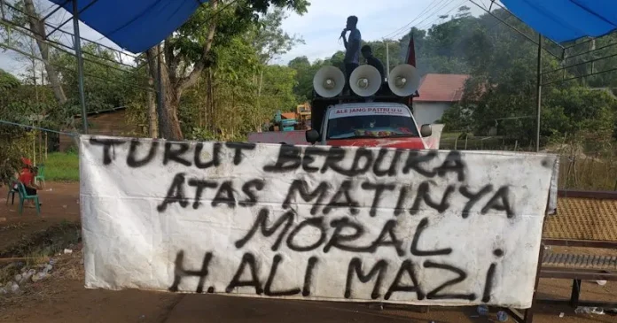 blokade Blokade Berlanjut, Massa Ancam Fondasi Jalan Lambuya-Motaha