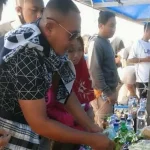 Didampingi Haliana, Umar Borong Jualan Pedagang di Pelabuhan Numana Didampingi Haliana, Umar Borong Jualan Pedagang di Pelabuhan Numana