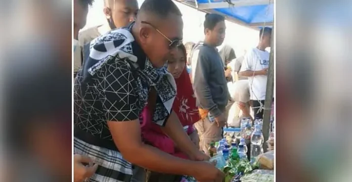 borongjualan Didampingi Haliana, Umar Borong Jualan Pedagang di Pelabuhan Numana