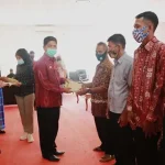 Bupati Buton Serahkan Rp 475 Juta Bantu Pembangunan Enam Masjid Bupati Buton Serahkan Rp 475 Juta Bantu Pembangunan Enam Masjid