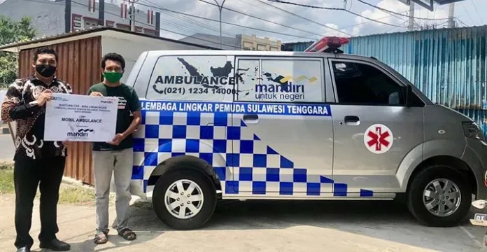 Bank Mandiri Serahkan CSR Satu Unit Ambulance di Kendari
