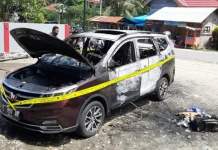 Diduga Arus Pendek Listrik, Sebuah Mobil di Kolut Terbakar Diduga Arus Pendek Listrik, Sebuah Mobil di Kolut Terbakar