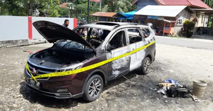 Diduga Arus Pendek Listrik, Sebuah Mobil di Kolut Terbakar