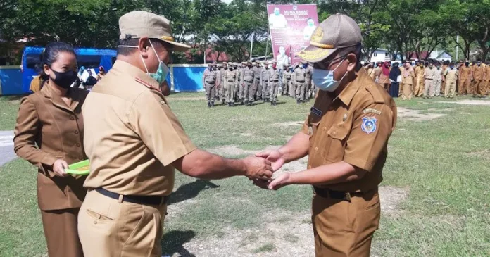 Pemkab Mubar Serahkan Mobil Operasional Antar Jemput Akseptor KB