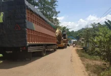 Tujuh Hari Tertahan di Puriala, Para Sopir Kehabisan Uang Makan Tujuh Hari Tertahan di Puriala, Para Sopir Kehabisan Uang Makan