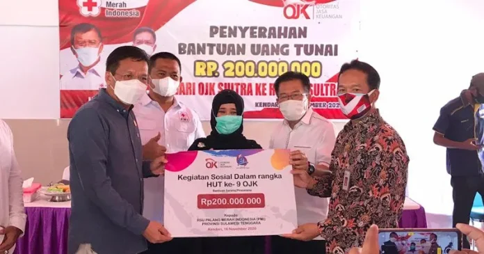 OJK Serahkan Bantuan Rp200 Juta untuk Pembangunan RS PMI Sultra