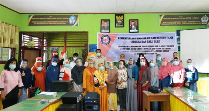 smpn 5 kendari Guru SMPN 5 Kendari Manfaatkan Zoho Forms dan Google Forms untuk Belajar Daring