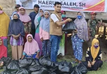 Tutup Masa Reses, Haerul Saleh Bagikan Bantuan Covid-19 di 11 Kecamatan di Kendari Tutup Masa Reses, Haerul Saleh Bagikan Bantuan Covid-19 di 11 Kecamatan di Kendari