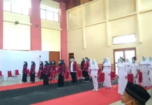 14 Calon Perawat USN Kolaka Ucap Janji di Capping Day 14 Calon Perawat USN Kolaka Ucap Janji di Capping Day