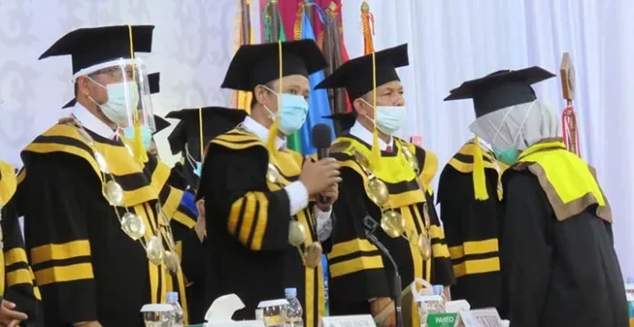 Wisuda 740 Mahasiswanya, Ini Pesan Rektor USN Kolaka
