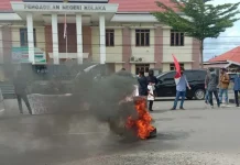 HIPPMA Demo DPRD Tuntut Rapat Dengar Pendapat dengan PT AMI HIPPMA Demo DPRD Tuntut Rapat Dengar Pendapat dengan PT AMI