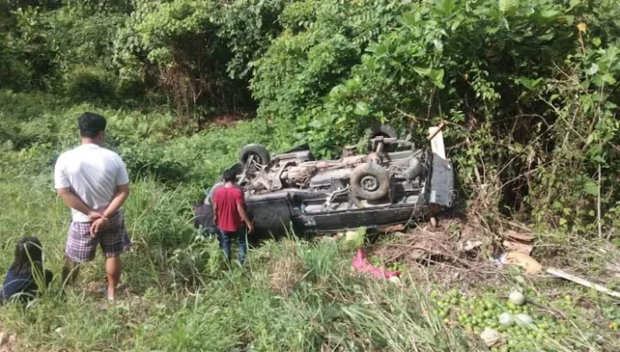 Tidak Mampu Menanjak, Mobil Pengangkut Buah di Kolut Masuk Jurang