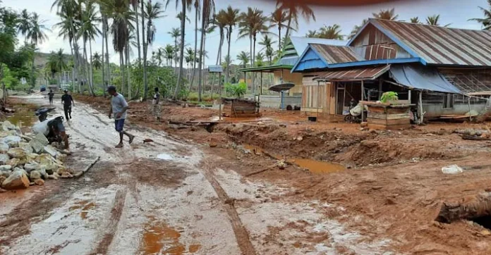 Diduga Akibat Tambang, 15 Rumah di Kolut Terendam Lumpur