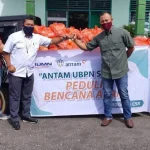 ANTAM Salurkan 350 Paket Sembako bagi Korban Banjir Kolut ANTAM Salurkan 350 Paket Sembako bagi Korban Banjir Kolut