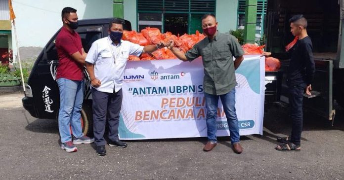 ANTAM Salurkan 350 Paket Sembako bagi Korban Banjir Kolut