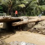 Banjir di Kolut, Rumah Terendam Lumpur dan Jembatan Rusak Banjir di Kolut, Rumah Terendam Lumpur dan Jembatan Rusak