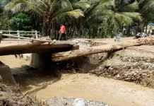 Banjir di Kolut, Rumah Terendam Lumpur dan Jembatan Rusak Banjir di Kolut, Rumah Terendam Lumpur dan Jembatan Rusak