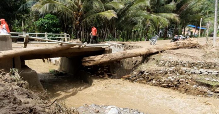 Banjir di Kolut, Rumah Terendam Lumpur dan Jembatan Rusak
