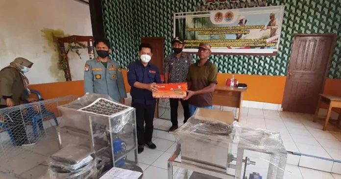 BKSDA Sultra Serahkan Bantuan untuk Kelompok Tani Hutan dan Nelayan Binaan