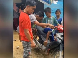 Pulang dari TPS, Warga Koltim Bawa Satu Unit Motor Hasil Taruhan Pulang dari TPS, Warga Koltim Bawa Satu Unit Motor Hasil Taruhan