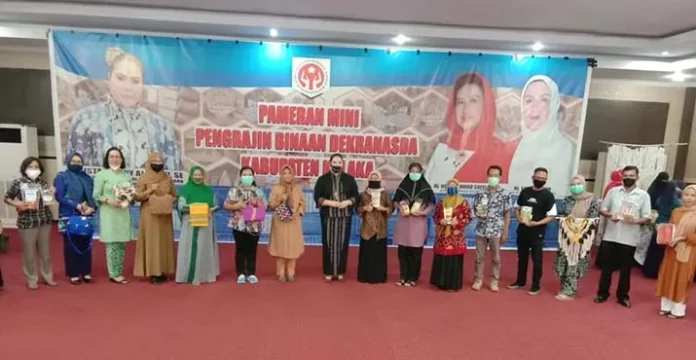 dekranasdasultra Dekranasda Sultra Dorong Pengrajin di Kolaka Manfaatkan Teknologi Digital