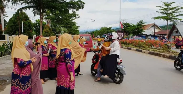 DWP USN Kolaka Berbagi Kasih di Hari Ibu Ke-92