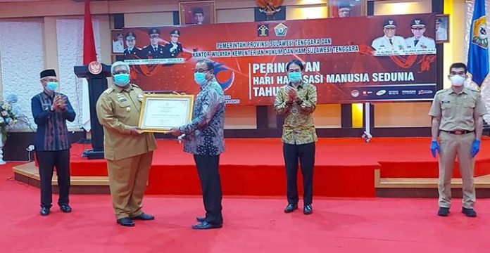 Pemkab Mubar Raih Penghargaan Kabupaten Peduli HAM dari Kemenkumham RI