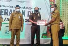 KPPN Kolaka Serahkan DIPA 2021 Lebih Awal KPPN Kolaka Serahkan DIPA 2021 Lebih Awal