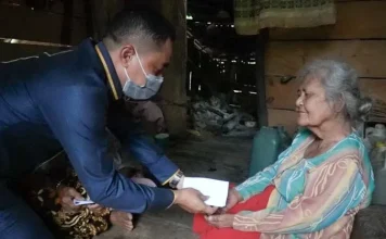 Momen Natal Dua Kakak Beradik Lansia di Tengah Keterbatasan Fisik Momen Natal Dua Kakak Beradik Lansia di Tengah Keterbatasan Fisik