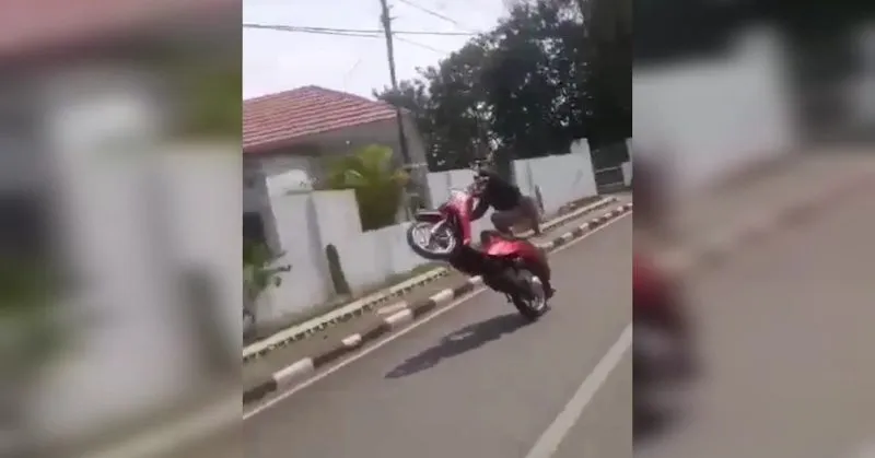 Demi Konten, Seorang Remaja di Baubau Alami Patah Tulang