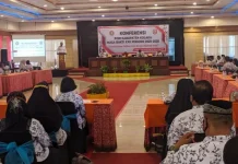 Konferensi PGRI, Bupati Kolaka Minta Guru Kreatif dan Profesional Konferensi PGRI, Bupati Kolaka Minta Guru Kreatif dan Profesional