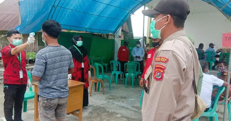 Kisah Pengangkut Air di Pilkades Serentak Buteng