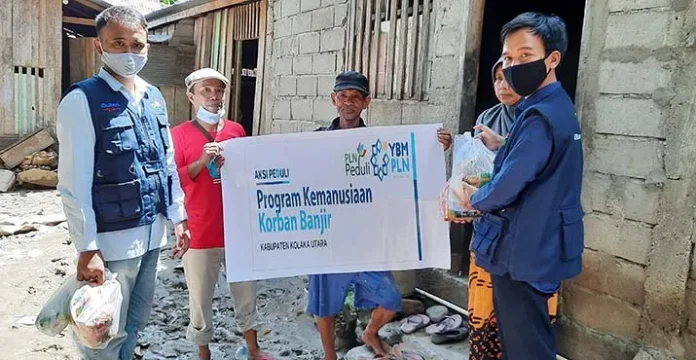 Peduli Bencana, PLN Kolut Gandeng Apuk Salurkan 500 Kotak Makanan dan Peralatan Mandi
