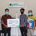 BP Jamsostek Kolaka Serahkan Santunan Rp153 Juta BP Jamsostek Kolaka Serahkan Santunan Rp153 Juta