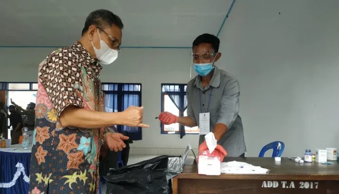 Disambut Teriakan 'Lanjutkan', Tony Salurkan Hak Pilihnya